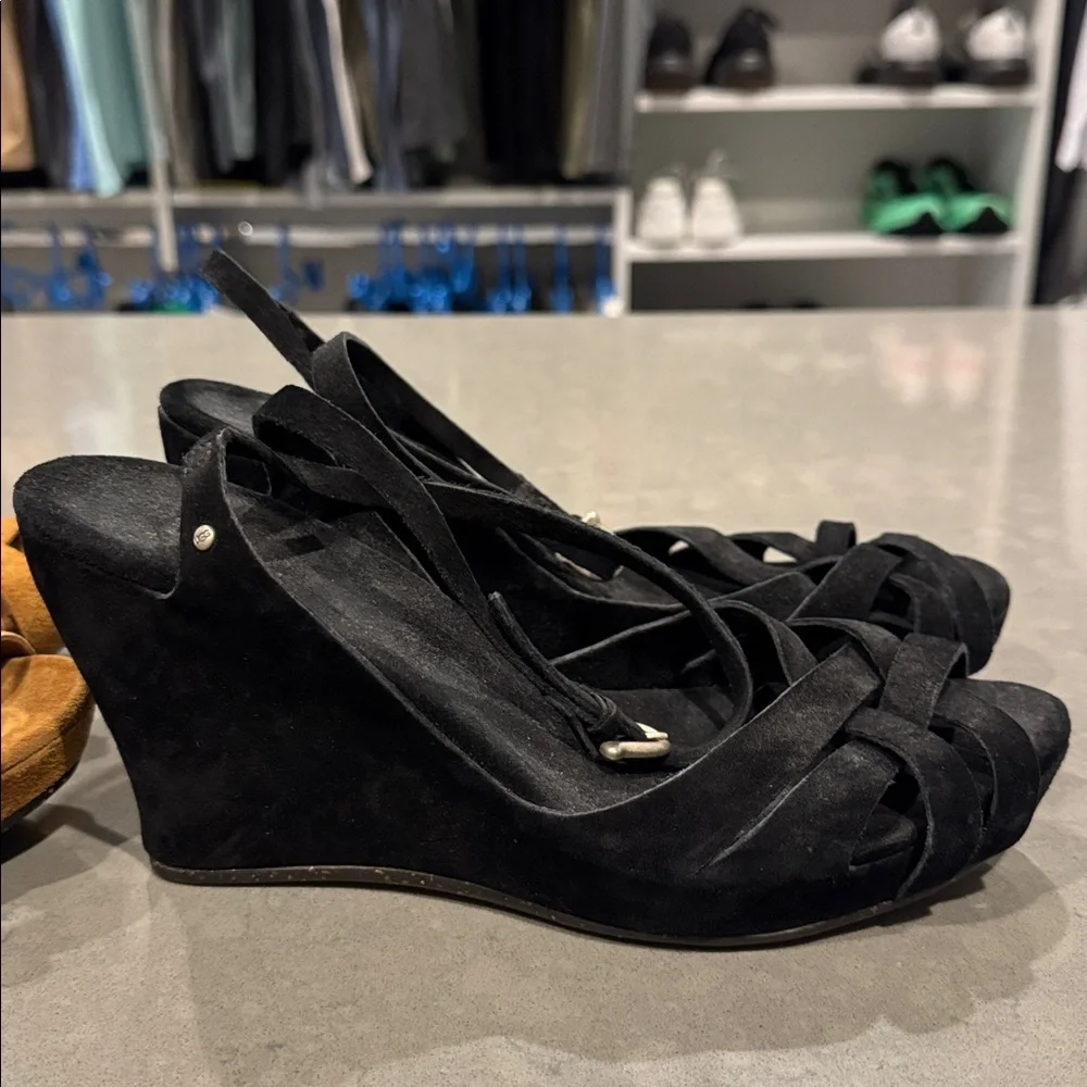 Ugg Australia Soft Black and Tan Women's Wedges size 9 - Picture 5 of 11